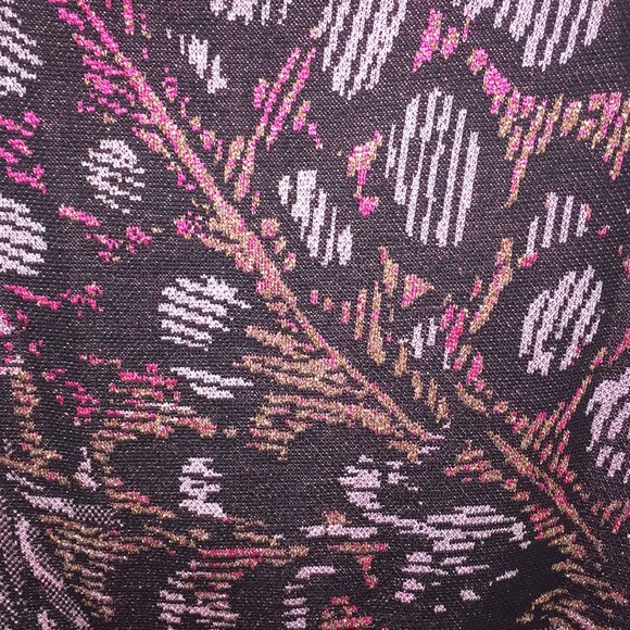 Women’s NWT petite sweater. St. John - Picture 7 of 7